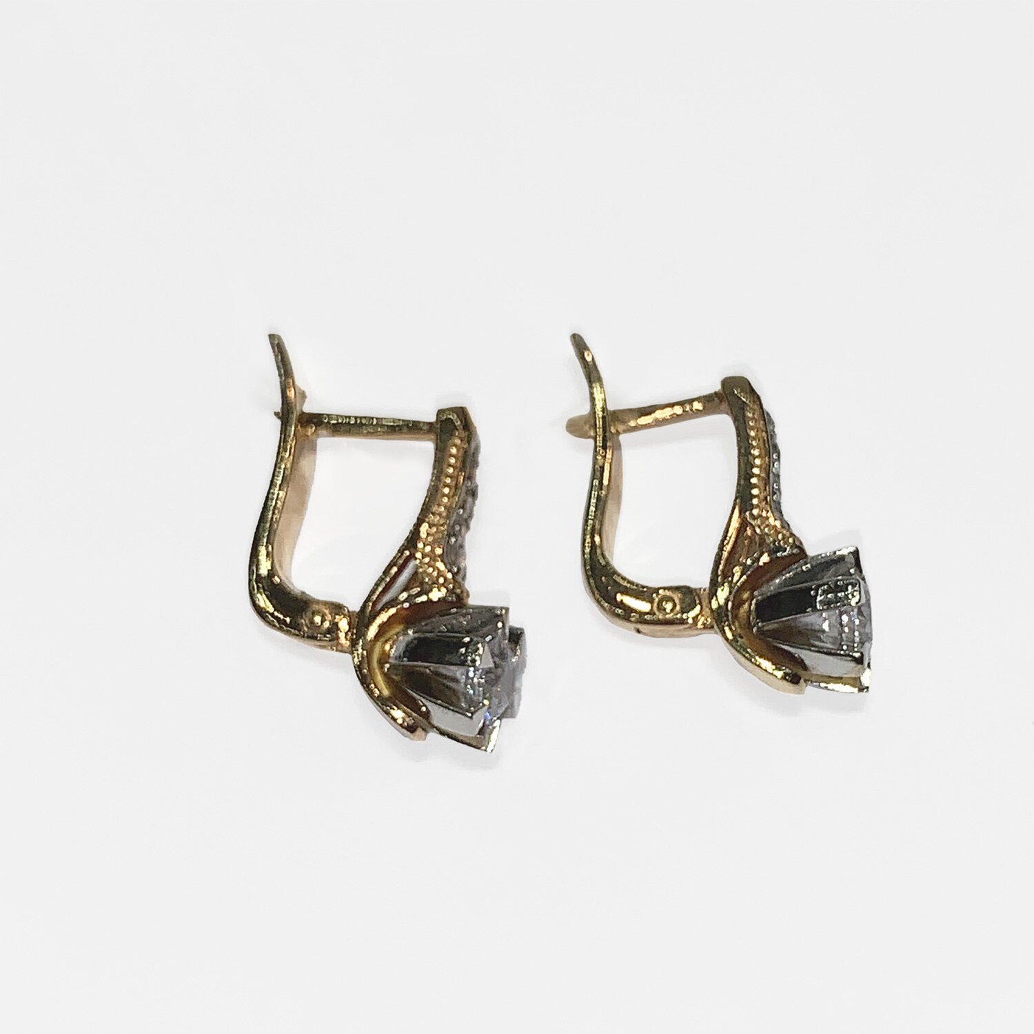 0A5AE0F2-F813-4954-BF66-E9CCFEA64660